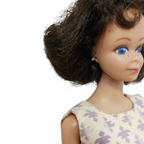 1962 Barbie MIDGE Doll Blue Eyes Brown Hair Freckles RED Nails EARRINGS RARE - Picture 3 of 16